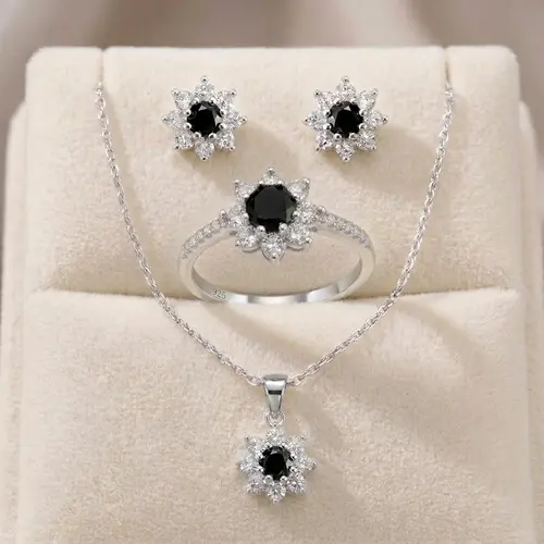 Conjunto de Anel, Par de Brincos e Pingente em Prata com Moissanites e Diamantes Negros 3,20 Cts