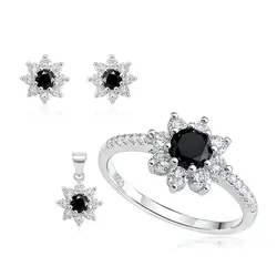 Conjunto de Anel, Par de Brincos e Pingente em Prata com Mossanita e Diamantes Negros 3,20 Cts