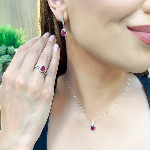 Conjunto Par de Brincos, Pingente e Anel de Prata com Cristais e Rubis