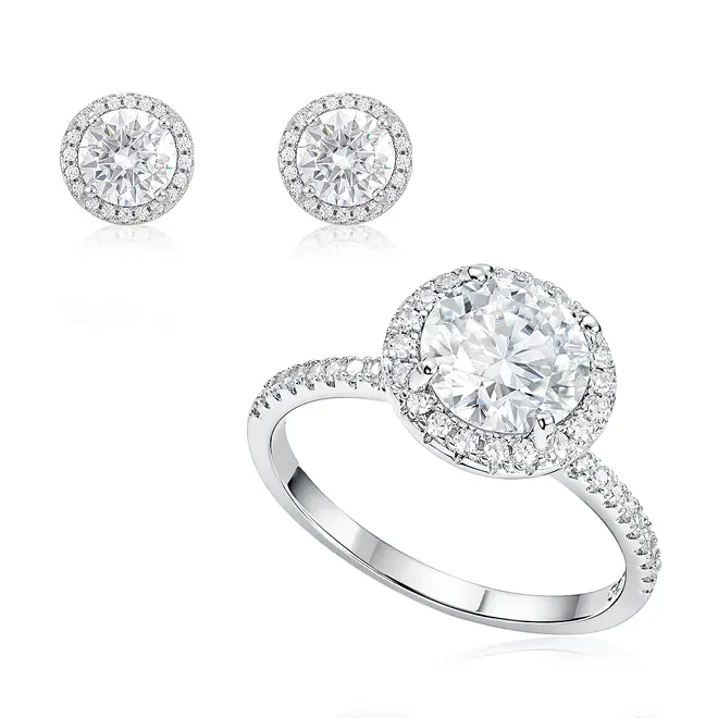 Conjunto Anel e Par de Brincos de Diamantes de Laboratório totalizando 9,0 Cts.
