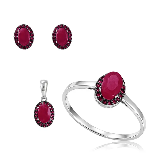 Conjunto de Anel, Par de Brincos e Pingente em Prata com Cristais Vermelhos e Rubis
