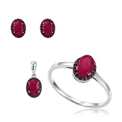 Conjunto de Anel, Par de Brincos e Pingente em Prata com Cristais Vermelhos e Rubis