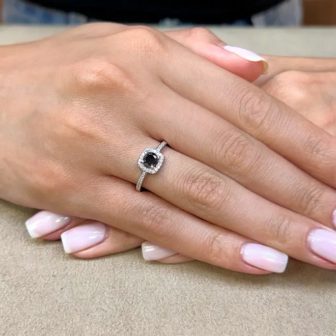 Anel de Prata com Diamante Negro de 1,0 Cts.