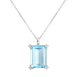 Pingente de Ouro Branco com Corrente, Diamantes e Topázio Aul de 5,10 Cts.