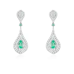 Par de Brincos de Ouro Branco com Diamantes e Esmeraldas totalizando 85 pts.