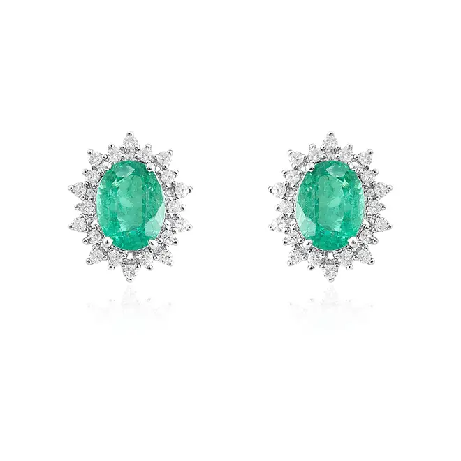 Par de Brincos de Ouro Branco com Diamantes e Esmeraldas totalizando 2,4 Cts.