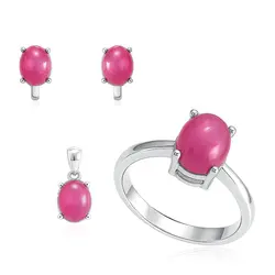 Conjunto Par de Brincos, Pingente e Anel de Prata com Rubis Cabochon