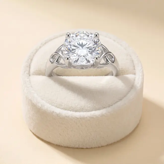 Anel de Prata com Moissanite de 6 Cts.
