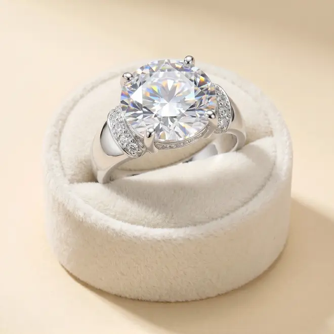 Anel de Prata com Moissanite