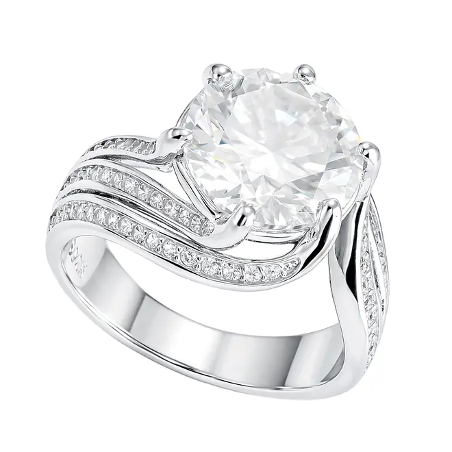 Anel de Prata com  Moissanite de 6 Cts.