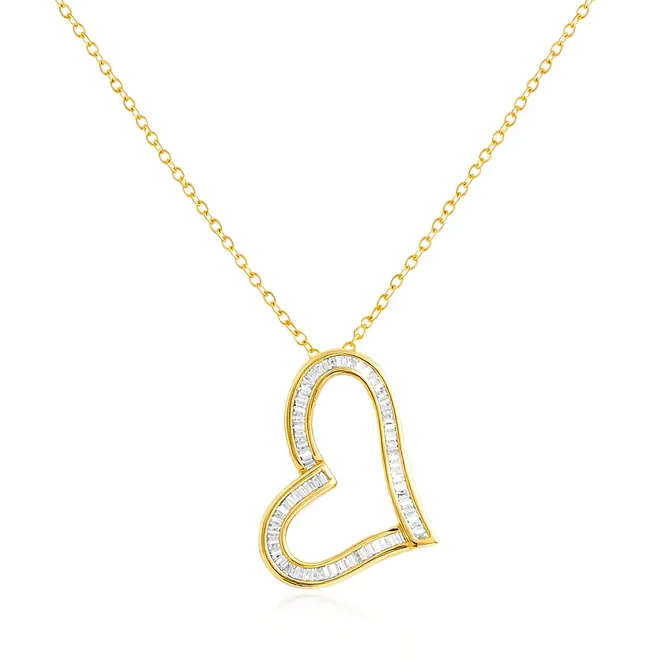 Pingente Coração de Ouro Amarelo com Corrente e Diamantes totalizando 42 pts.