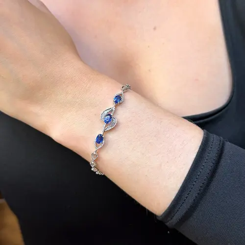 Pulseira de Ouro Branco com Diamantes E Safiras Totalizando 3,12 Cts.
