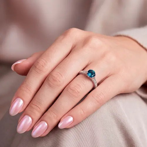 Anel Prata com Diamantes, Cristal Sky Blue.