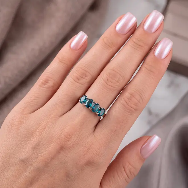 Meia Aliança de Prata com Cristais London Blue.