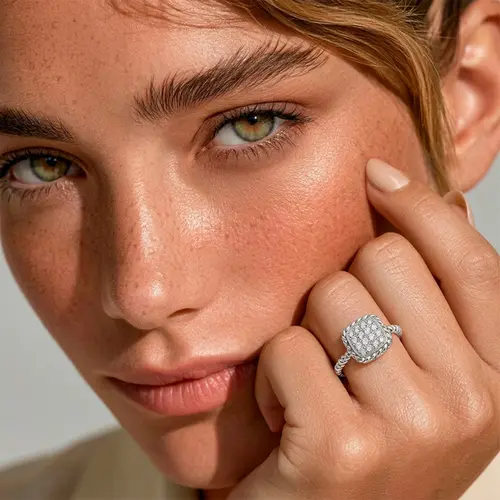 Anel de Ouro Branco com Diamantes totalizando 17 pts.