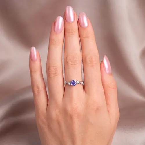 Anel Trabalhado em Ouro Branco com Diamante e Tanzanita de 48 Pts.