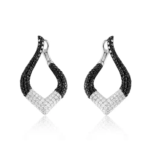 Par de Brinco de Ouro Branco com Diamantes Totalizando 3,35 Cts.