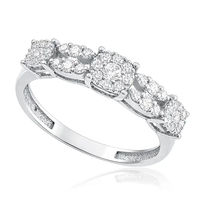 Meia Aliança de Ouro Branco com Diamantes Totalizando 50 Pts.