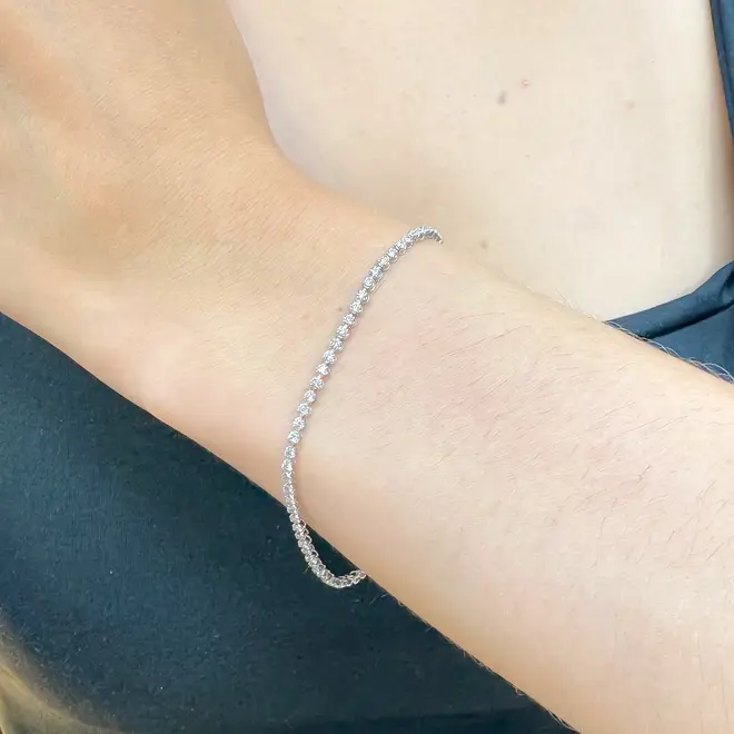 Pulseira Riviera de Ouro Branco com Diamantes totalizando 2,0 Cts.