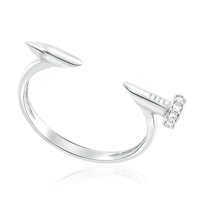 Anel Desing Prego em Ouro Branco com Diamantes.