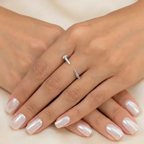 Anel Desing Prego em Ouro Branco com Diamantes.