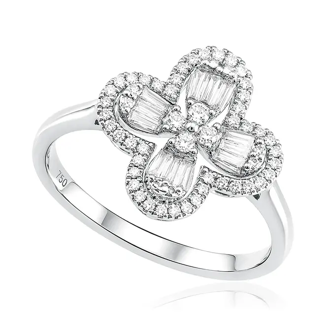 Anel Trevo de Ouro Branco com Diamantes totalizando 25 pts.