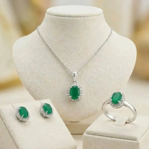 Conjunto Par de Brincos, Pingente e Anel de Prata com Esmeraldas