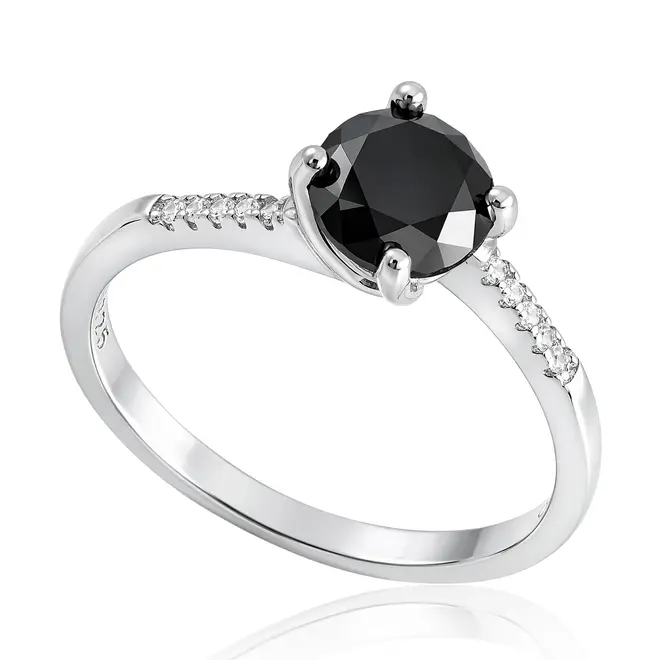Anel de Prata com Diamante Negro de 1,5 Cts..