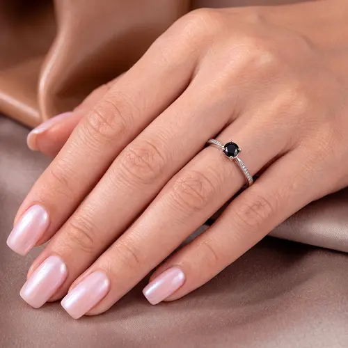 Anel de Prata com Diamante Negro de 1,5 Cts..