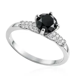 Anel Solitário de Prata com Cristais e Diamante Negro de 1,5 Cts..