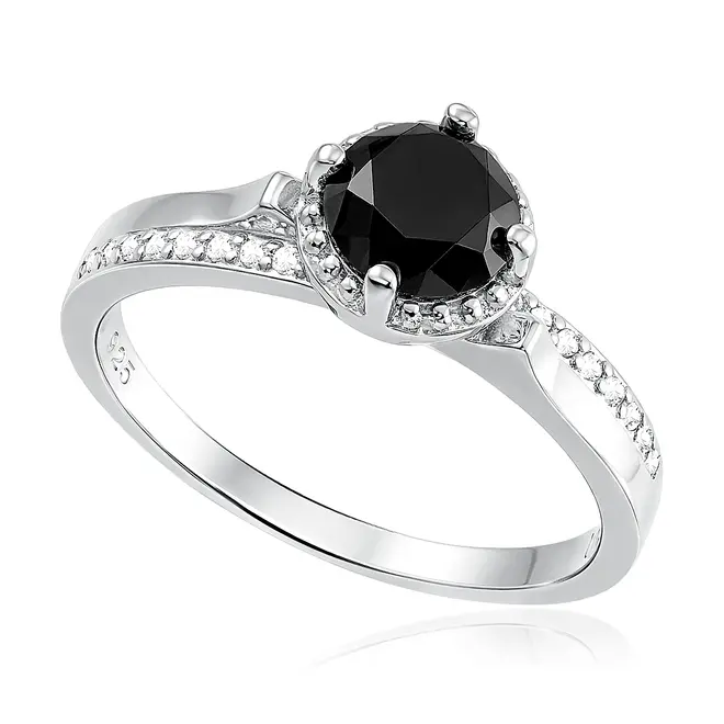Anel Solitário de Prata com Cristais e Diamante Negro de 1,5 Cts..