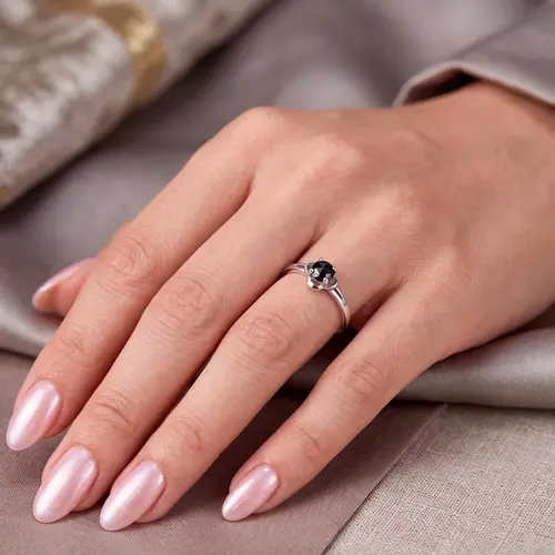 Anel Solitário de Prata com Diamante Negro de 1,5 Cts.