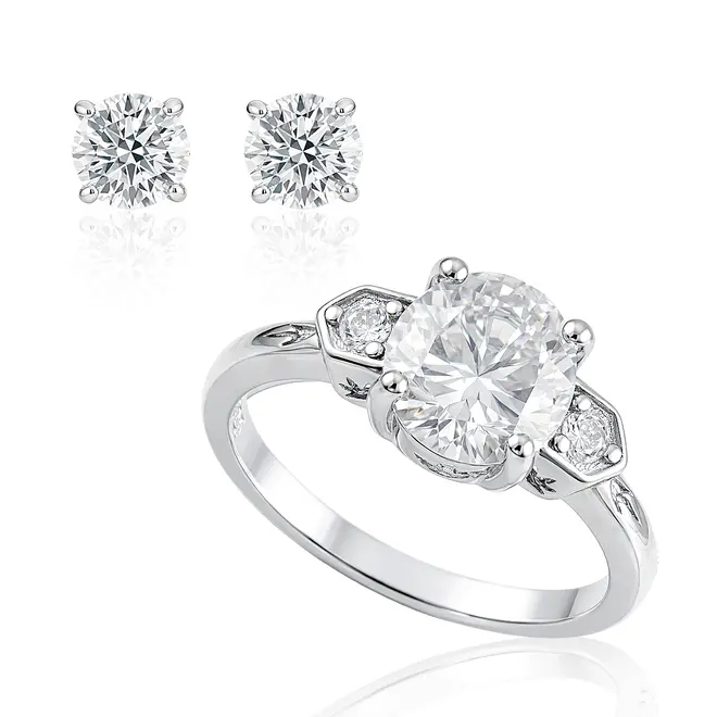 Conjunto de Anel e Par de Brincos Solitários com Cristais e Moissanite.