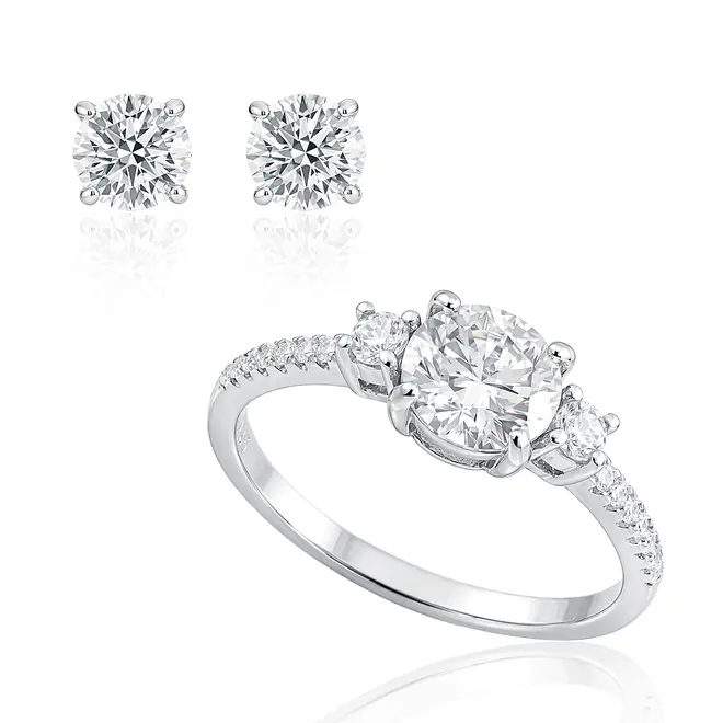 Conjunto de Anel e Par de Brincos Solitários com Cristais e Moissanite.