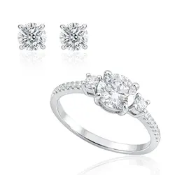 Conjunto de Anel e Par de Brincos Solitários com Cristais e Moissanite.