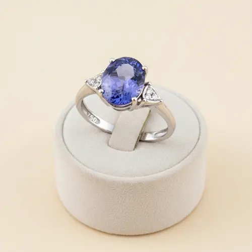 Anel de Ouro Branco com Diamantes e Tanzanita de 3,84 ct