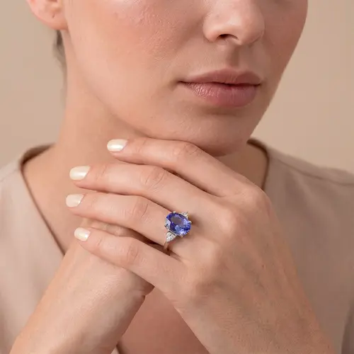 Anel de Ouro Branco com Diamantes e Tanzanita de 3,84 ct