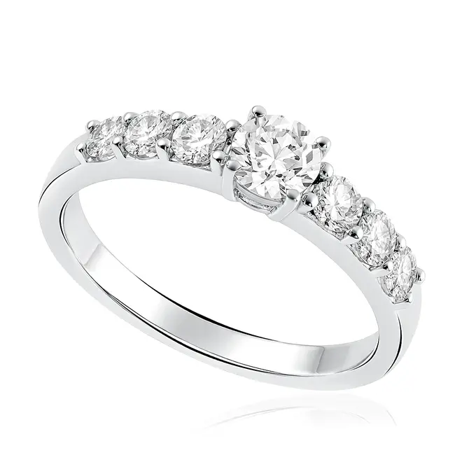 Anel de Ouro Branco com Diamantes e Diamante Central de 42 Pts.