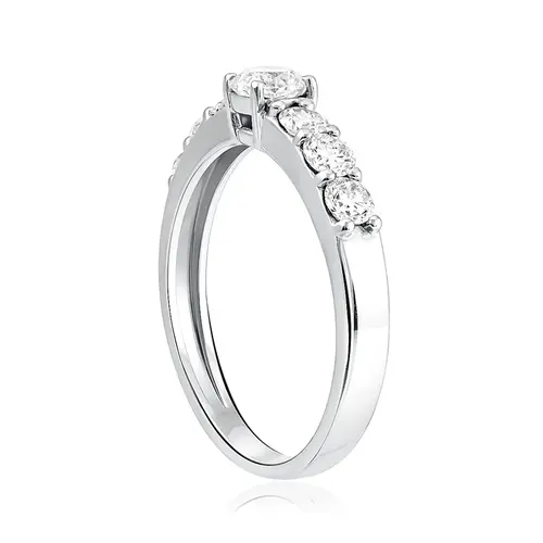 Anel de Ouro Branco com Diamantes e Diamante Central de 42 Pts.
