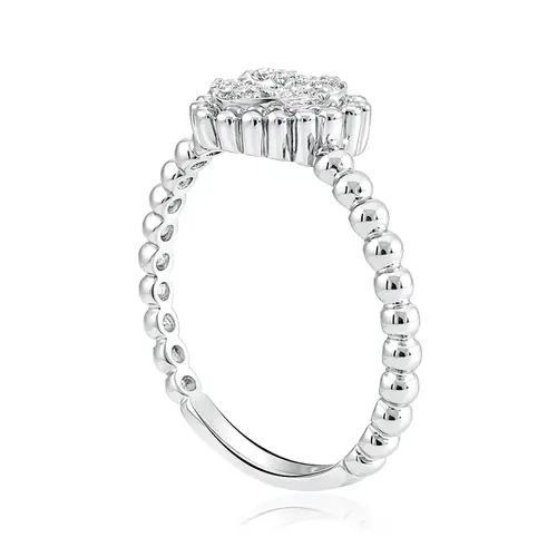 Anel Trabalhado Coração de Ouro Branco com Diamantes Totalizando 11 Pts.