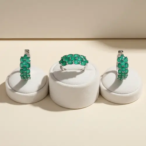 Conjunto de Meia Aliança e Par de Brincos Argola com Esmeraldas.