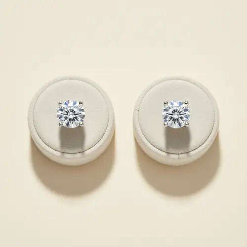 Par de Brincos Solitários com Moissanite.