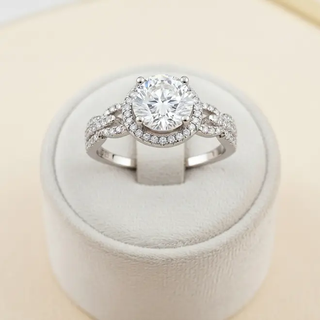 Anel de Prata com Moissanite.