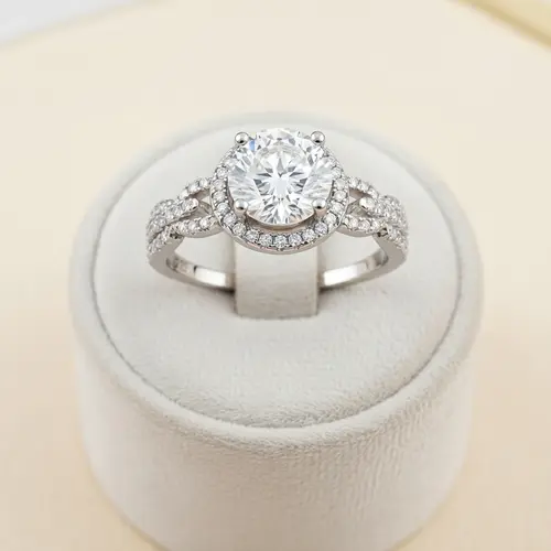 Anel de Prata com Moissanite.