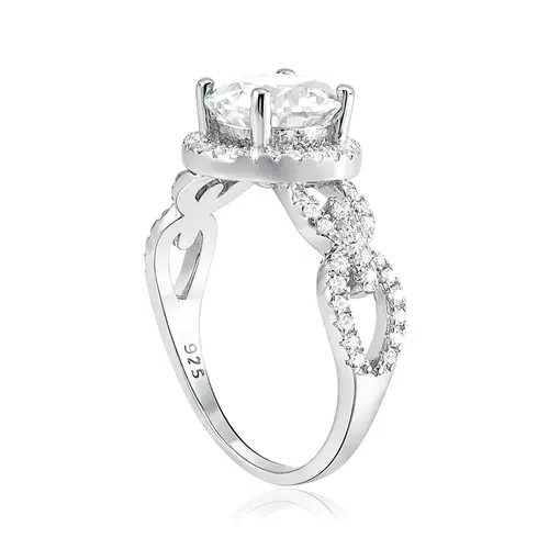 Anel de Prata com Moissanite.