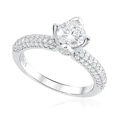 Anel de Prata com Cristais e Moissanite.