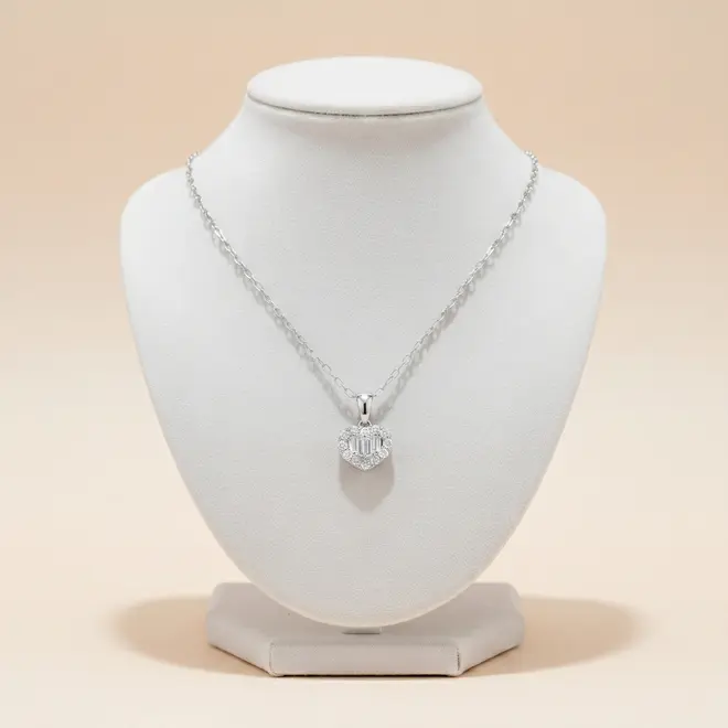 Pingente Coração em Ouro Branco 18k com Diamantes e Corrente