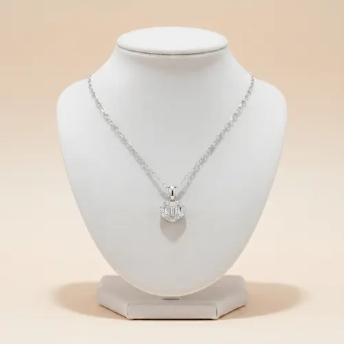 Pingente Coração em Ouro Branco 18k com Diamantes e Corrente