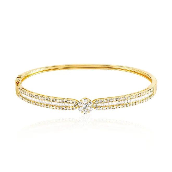 Bracelete de Ouro Amarelo com Diamantes totalizando 2,0 Cts.