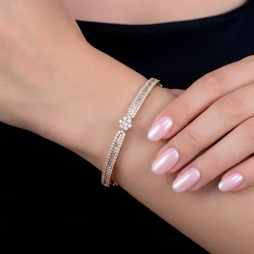 Bracelete de Ouro Amarelo com Diamantes totalizando 2,0 Cts.